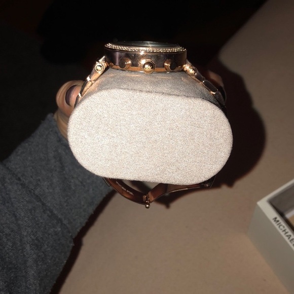 Rose gold Michael Kors watch - Picture 4 of 6